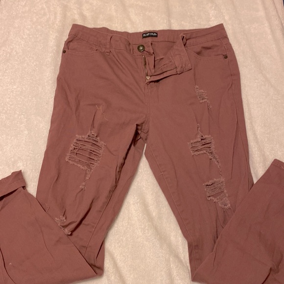 Mauve/rust distressed twill pant. Ankle length - Picture 2 of 3